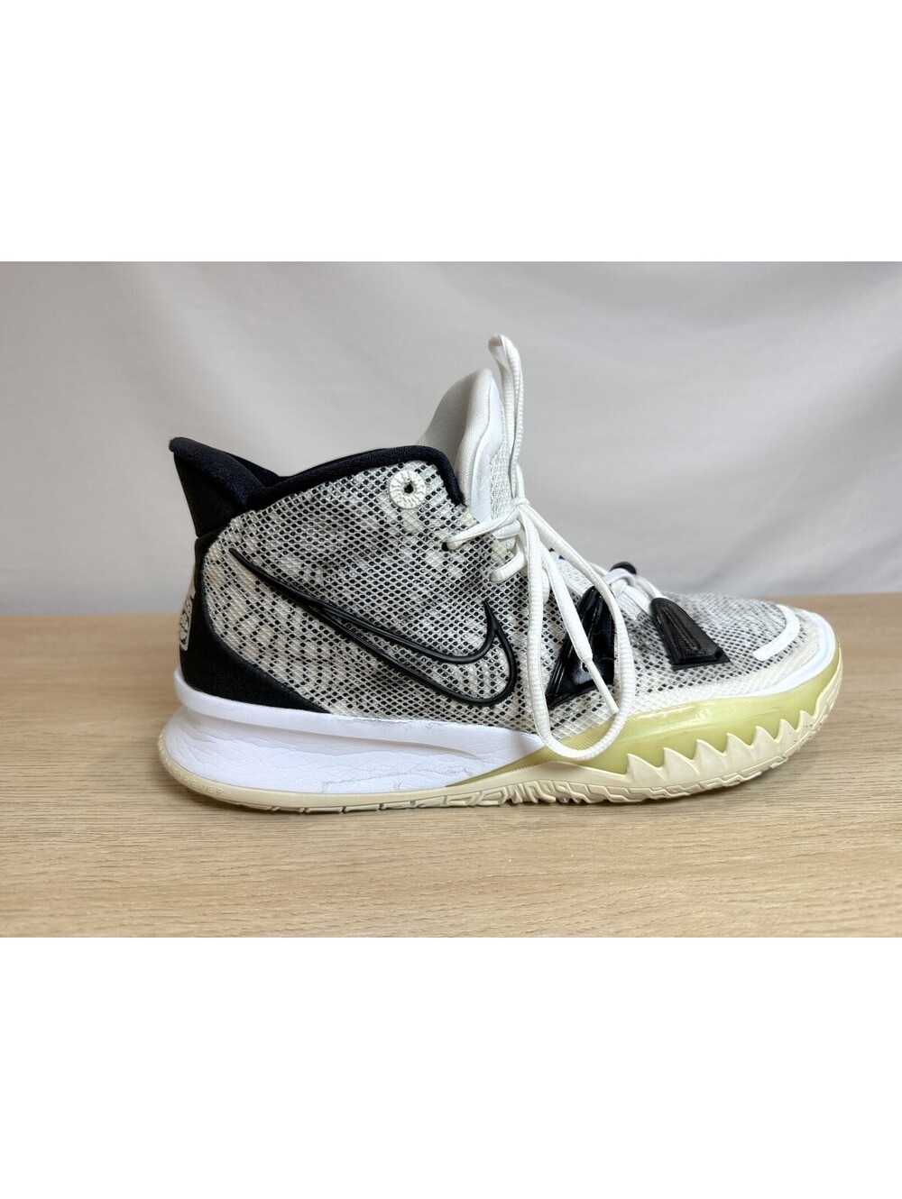 Nike Kyrie 7 Brooklyn Beats Men's 10 White Black Basketball CQ9326-100